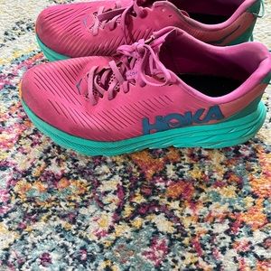 How’s Women’s running shoes